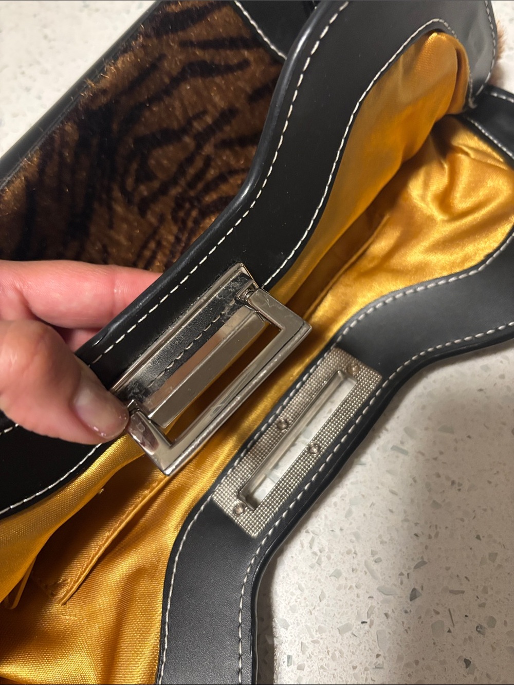 Faux Tiger print purse - Picture 6 of 6